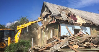 Промышленный демонтаж пристроек к дому в Абакане | Цены от 574 руб. за м2